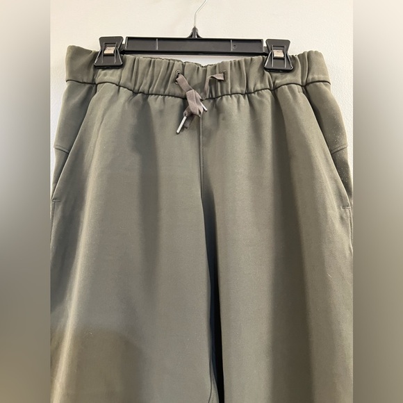 W2. Lululemon Pants On the Fly Crop *Woven 23" Dark Olive - Picture 4 of 14
